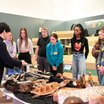 Schülerinnen bei einem Besuch im NHM